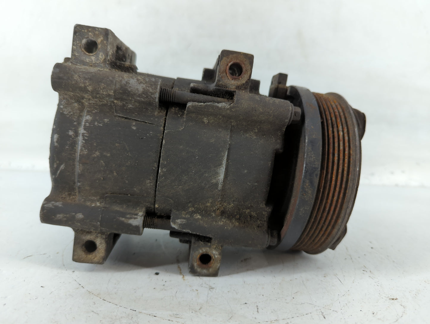 1994-1995 Ford Taurus Air Conditioning A/c Ac Compressor Oem - Oemusedautoparts1.com