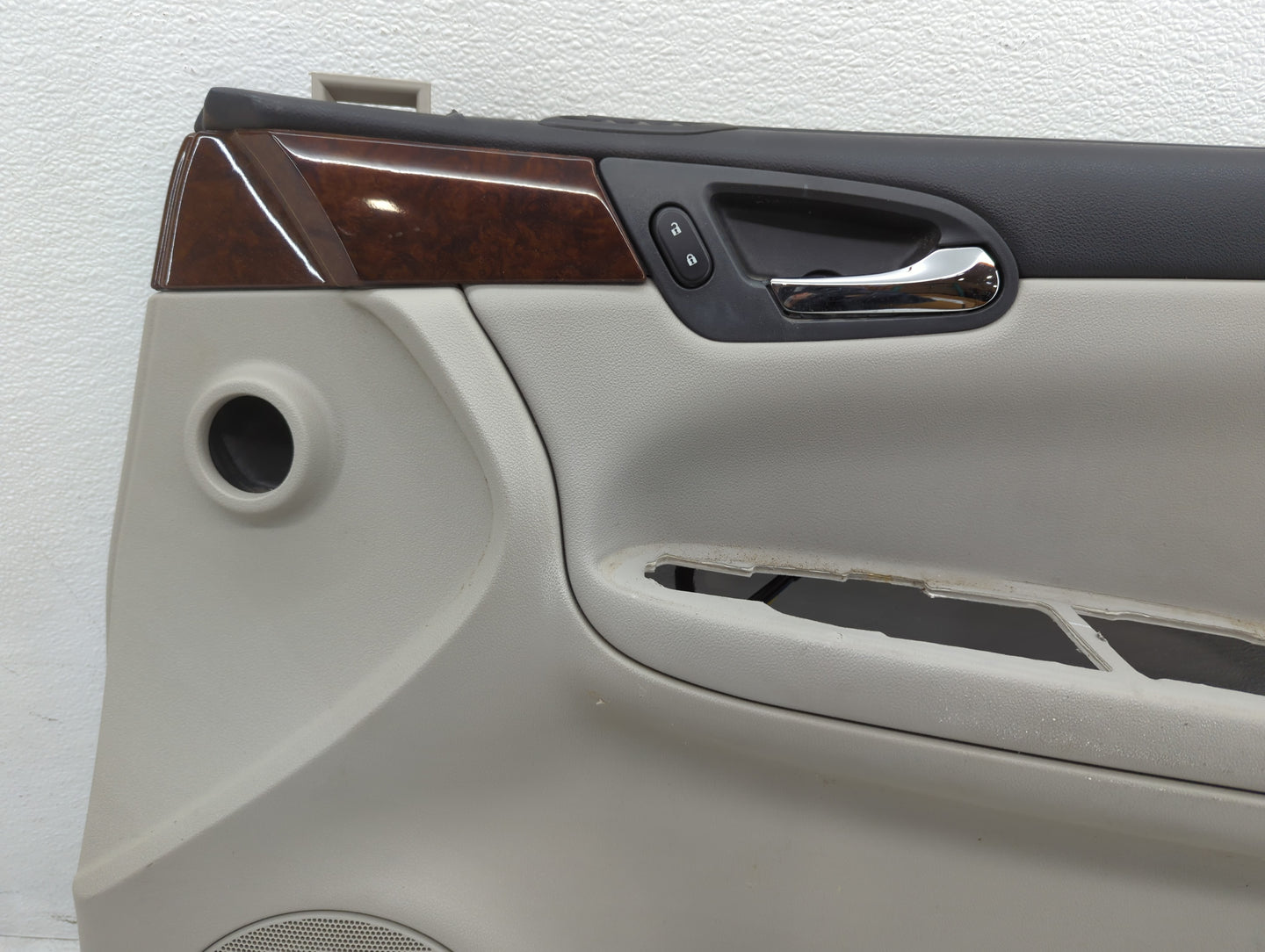 2011 Chevrolet Impala Front Right Passenger Interior Door Panel Trim - Oemusedautoparts1.com
