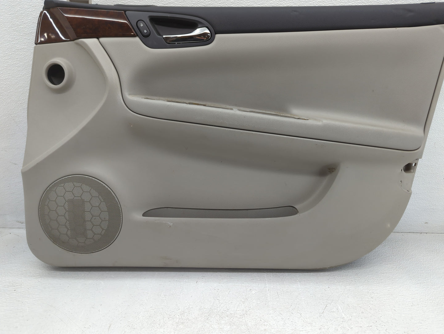2011 Chevrolet Impala Front Right Passenger Interior Door Panel Trim - Oemusedautoparts1.com