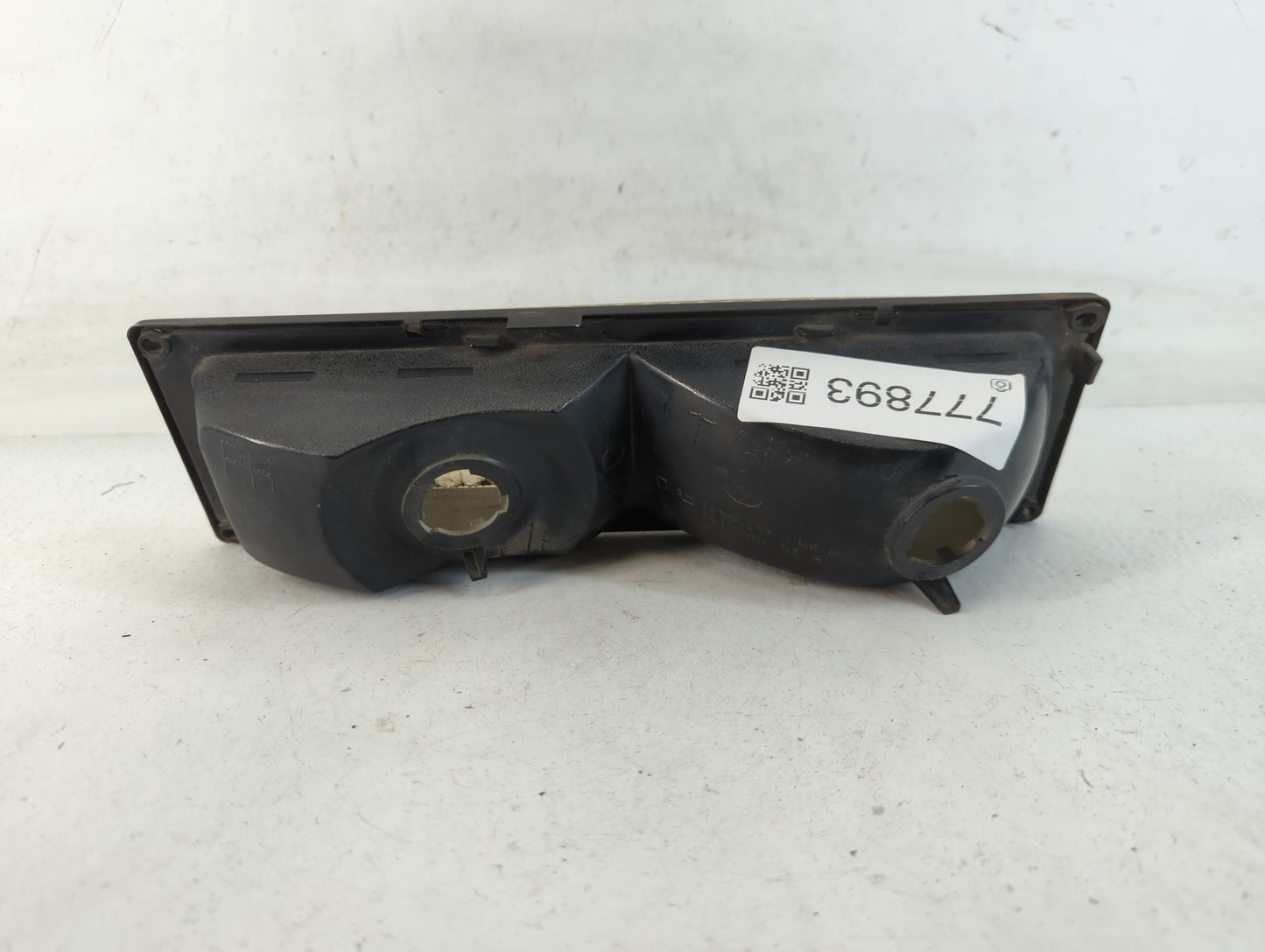 1988 Chevrolet C1500 Passenger Right Oem Head Light Headlight Lamp - Oemusedautoparts1.com