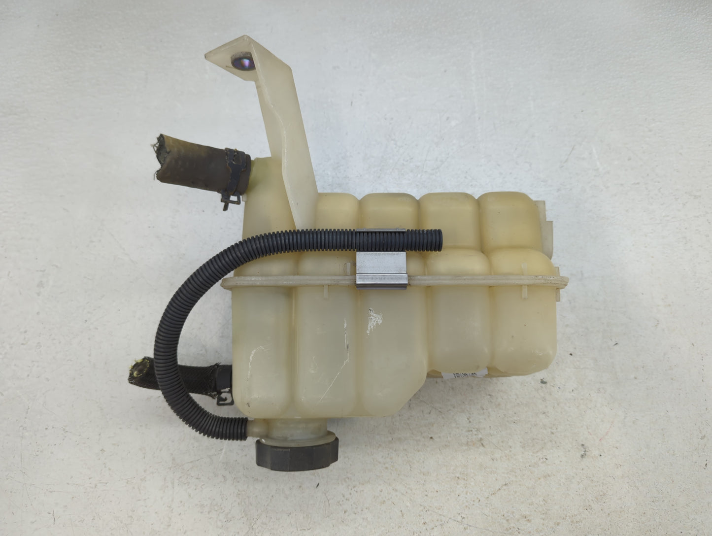 2002 Hummer H2 Radiator Coolant Overflow Expansion Tank Bottle - Oemusedautoparts1.com