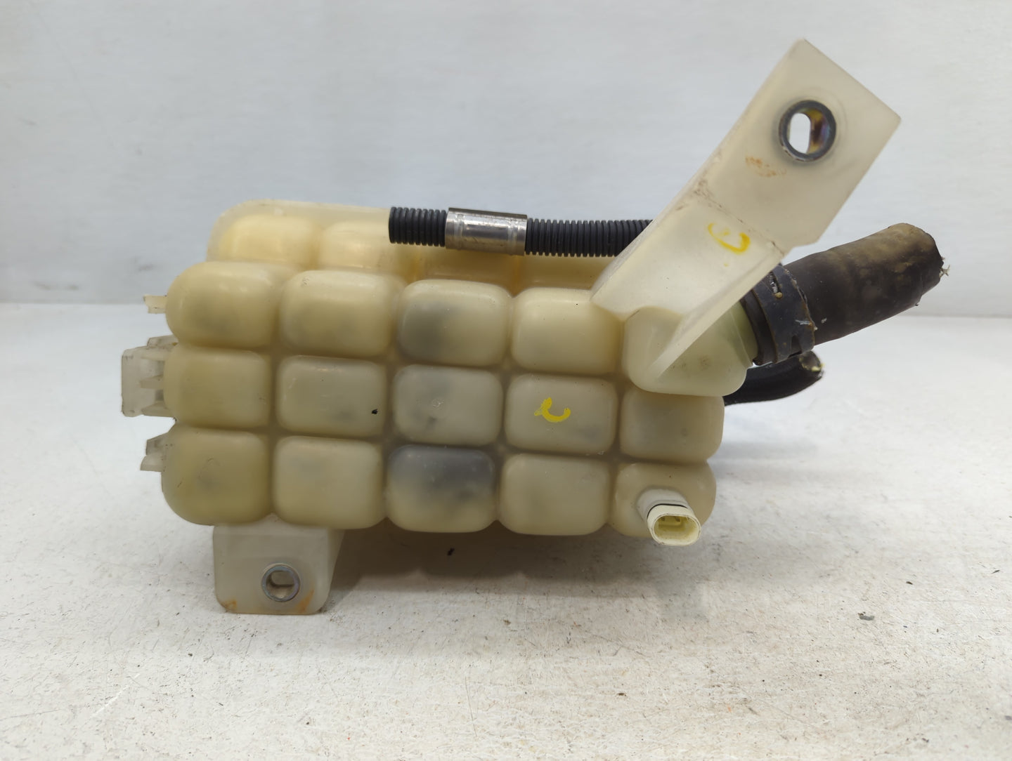 2002 Hummer H2 Radiator Coolant Overflow Expansion Tank Bottle - Oemusedautoparts1.com
