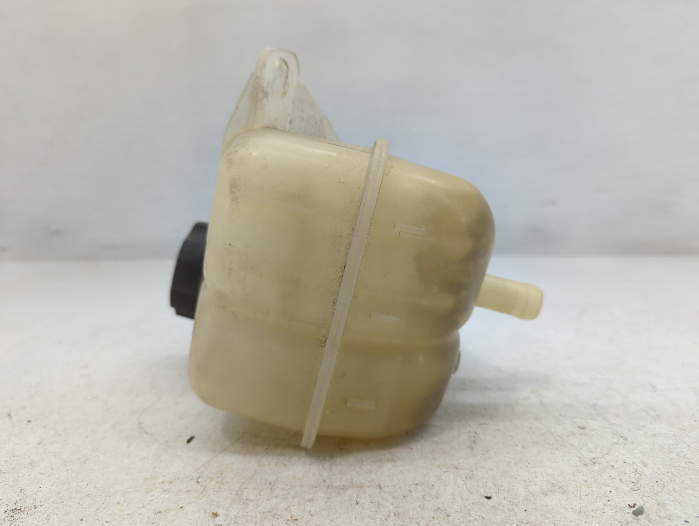 2007 Chevrolet Malibu Radiator Coolant Overflow Expansion Tank Bottle - Oemusedautoparts1.com