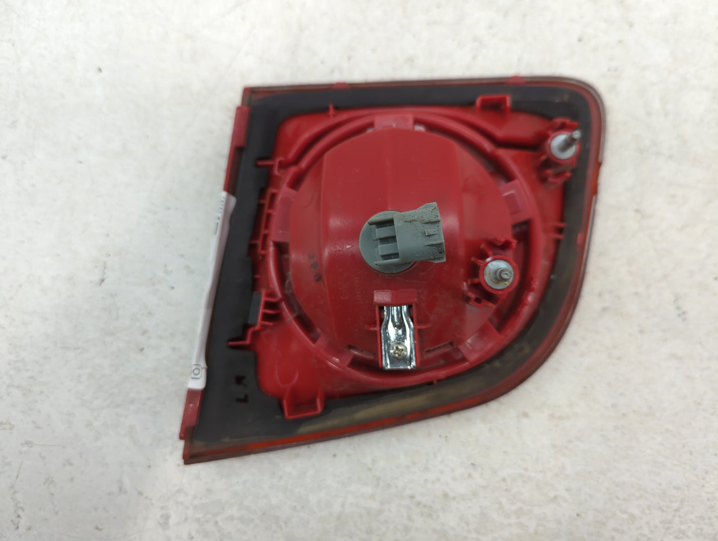 2008-2012 Chevrolet Malibu Rear Center Lid Brake Light Tail Light Fits Fits 2008 2009 2010 2011 2012 OEM Used Auto Parts - Oemusedautoparts1.com