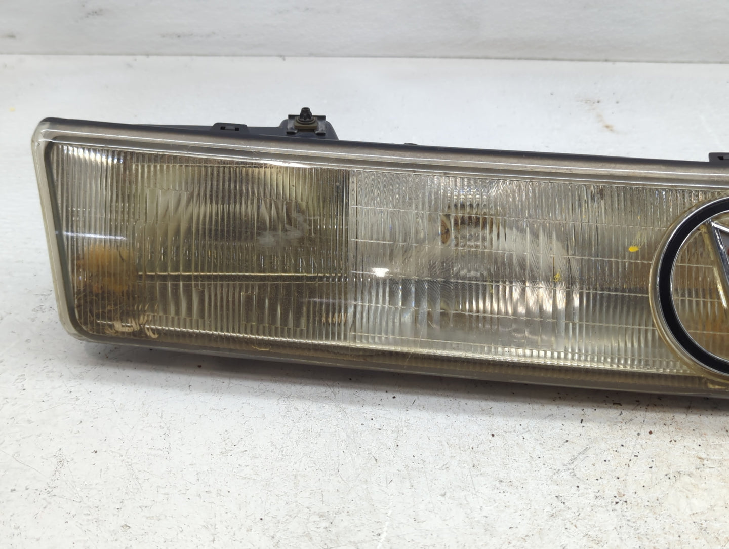 1996 Chevrolet Gp3500 Driver Left Oem Head Light Headlight Lamp - Oemusedautoparts1.com