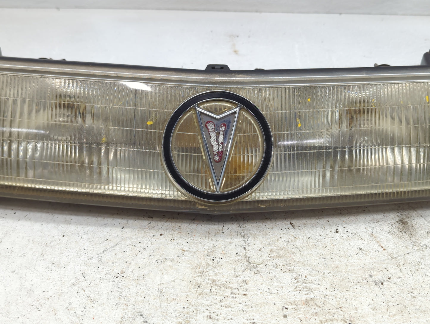 1996 Chevrolet Gp3500 Driver Left Oem Head Light Headlight Lamp - Oemusedautoparts1.com
