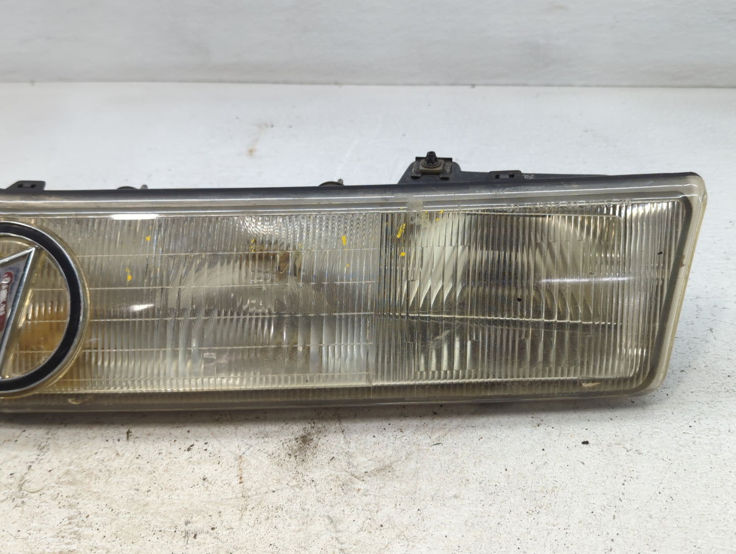 1996 Chevrolet Gp3500 Driver Left Oem Head Light Headlight Lamp - Oemusedautoparts1.com