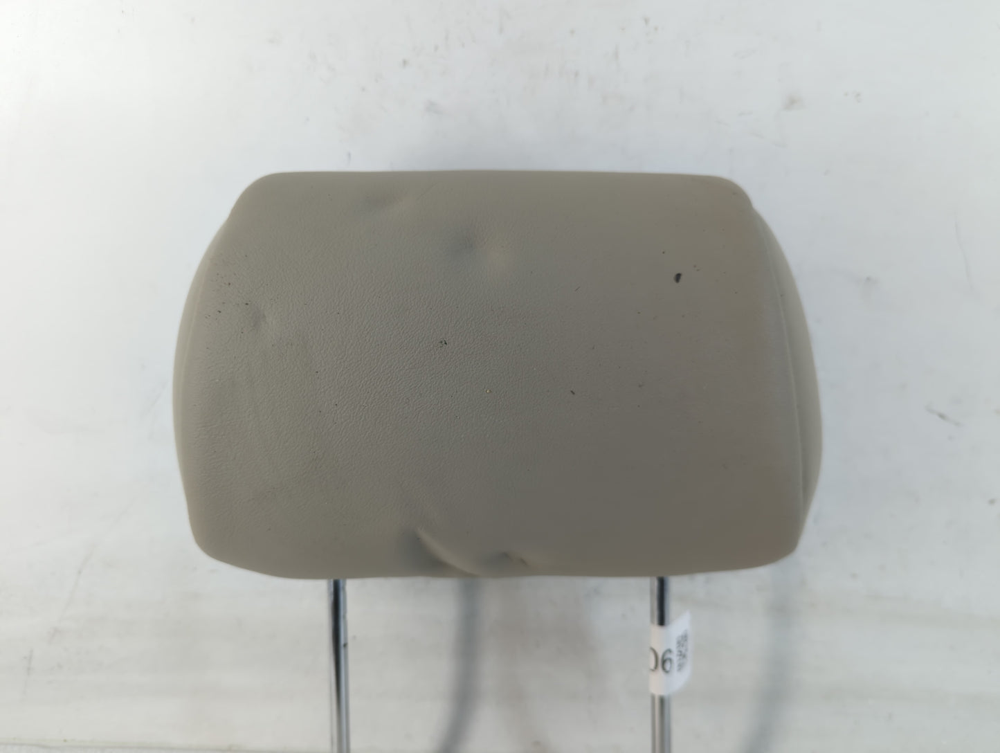 2007 Cadillac Dts Headrest Head Rest Rear Center Seat Fits OEM Used Auto Parts - Oemusedautoparts1.com