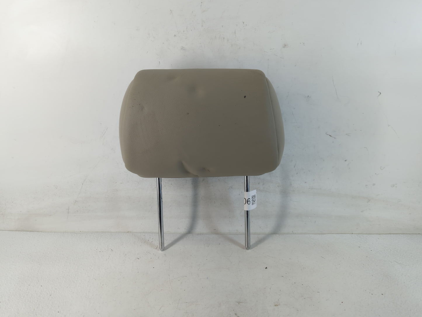 2007 Cadillac Dts Headrest Head Rest Rear Center Seat Fits OEM Used Auto Parts - Oemusedautoparts1.com
