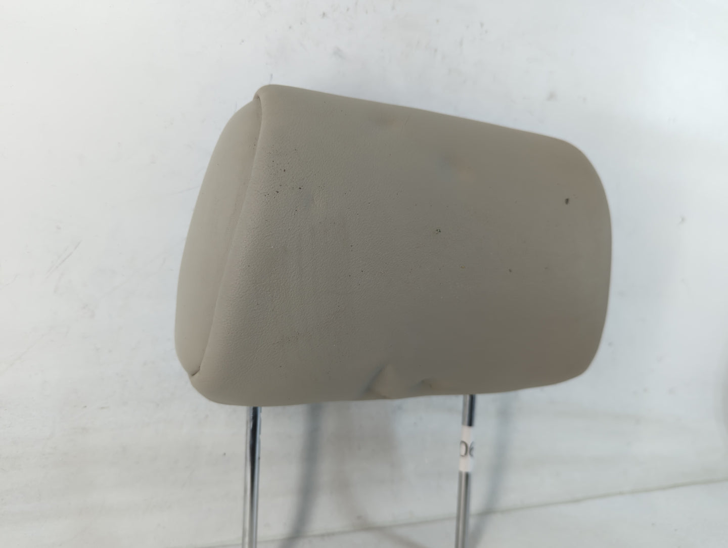 2007 Cadillac Dts Headrest Head Rest Rear Center Seat Fits OEM Used Auto Parts - Oemusedautoparts1.com