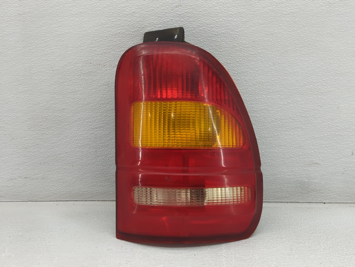 1995-1998 Ford Windstar Tail Light Assembly Passenger Right OEM P/N:11-3006B Fits Fits 1995 1996 1997 1998 OEM Used Auto Parts - Oemusedautoparts1.com