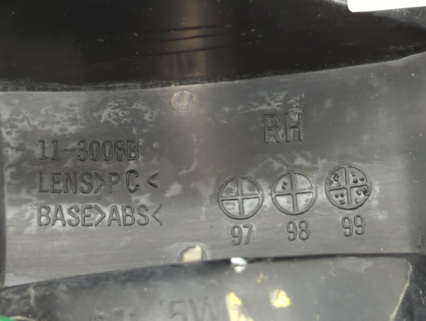 1995-1998 Ford Windstar Tail Light Assembly Passenger Right OEM P/N:11-3006B Fits Fits 1995 1996 1997 1998 OEM Used Auto Parts - Oemusedautoparts1.com