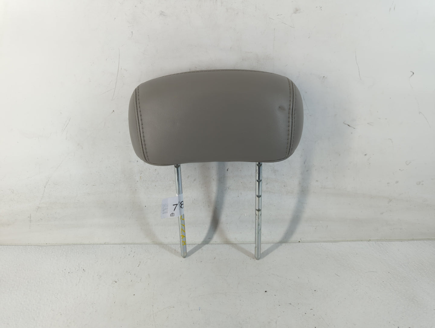 0 Chevrolet Malibu Headrest Head Rest Rear Center Seat Fits OEM Used Auto Parts - Oemusedautoparts1.com