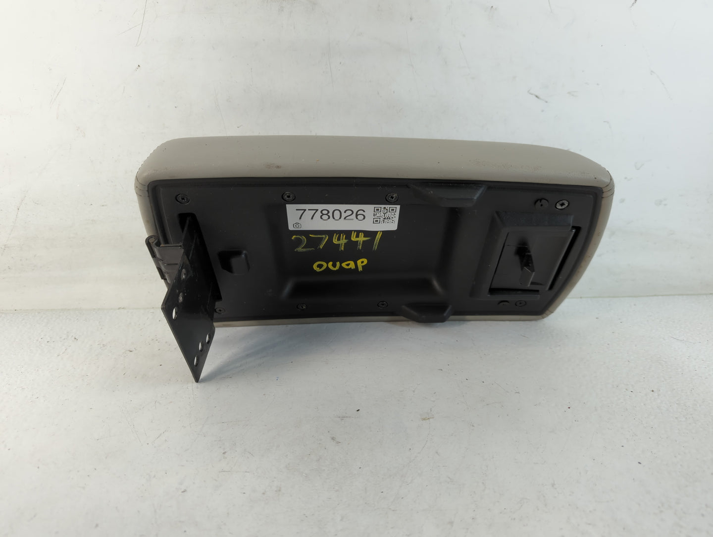 2011 Chevrolet Impala Center Console Armrest Cover Lid Fits OEM Used Auto Parts - Oemusedautoparts1.com