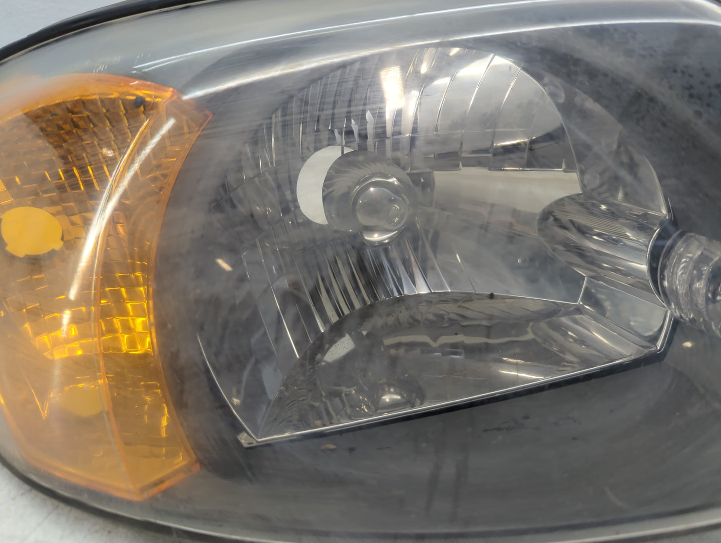 2003-2006 Hyundai Accent Passenger Right Oem Head Light Headlight Lamp - Oemusedautoparts1.com