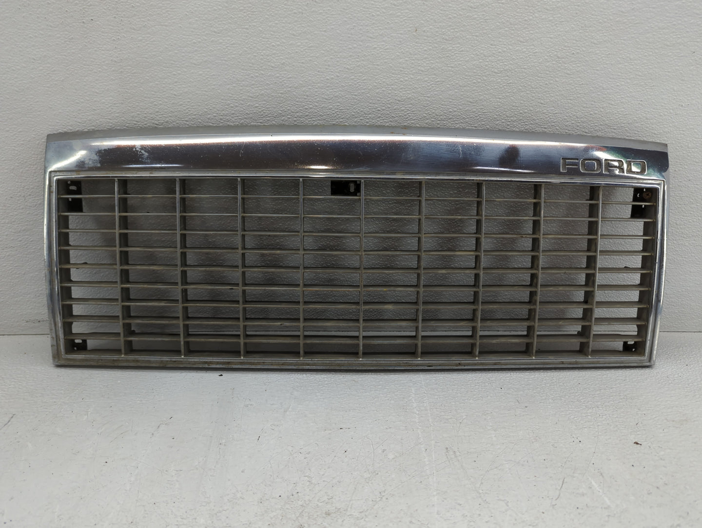 1981 Ford Granada Front Grille Bumper Not Included - Oemusedautoparts1.com