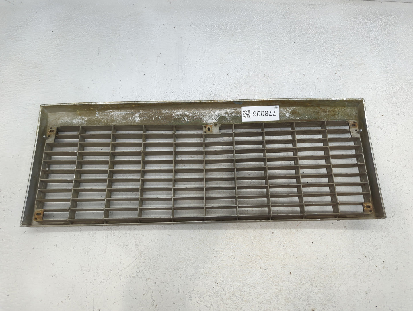 1981 Ford Granada Front Grille Bumper Not Included - Oemusedautoparts1.com