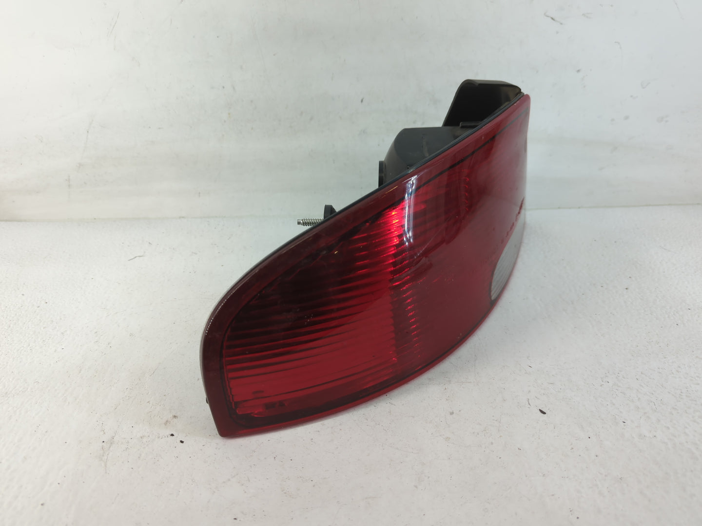 2001-2006 Dodge Stratus Tail Light Assembly Driver Left OEM P/N:58622E 04805351AA Fits Fits 2001 2002 2003 2004 2005 2006 OEM Used Auto Parts - Oemusedautoparts1.com