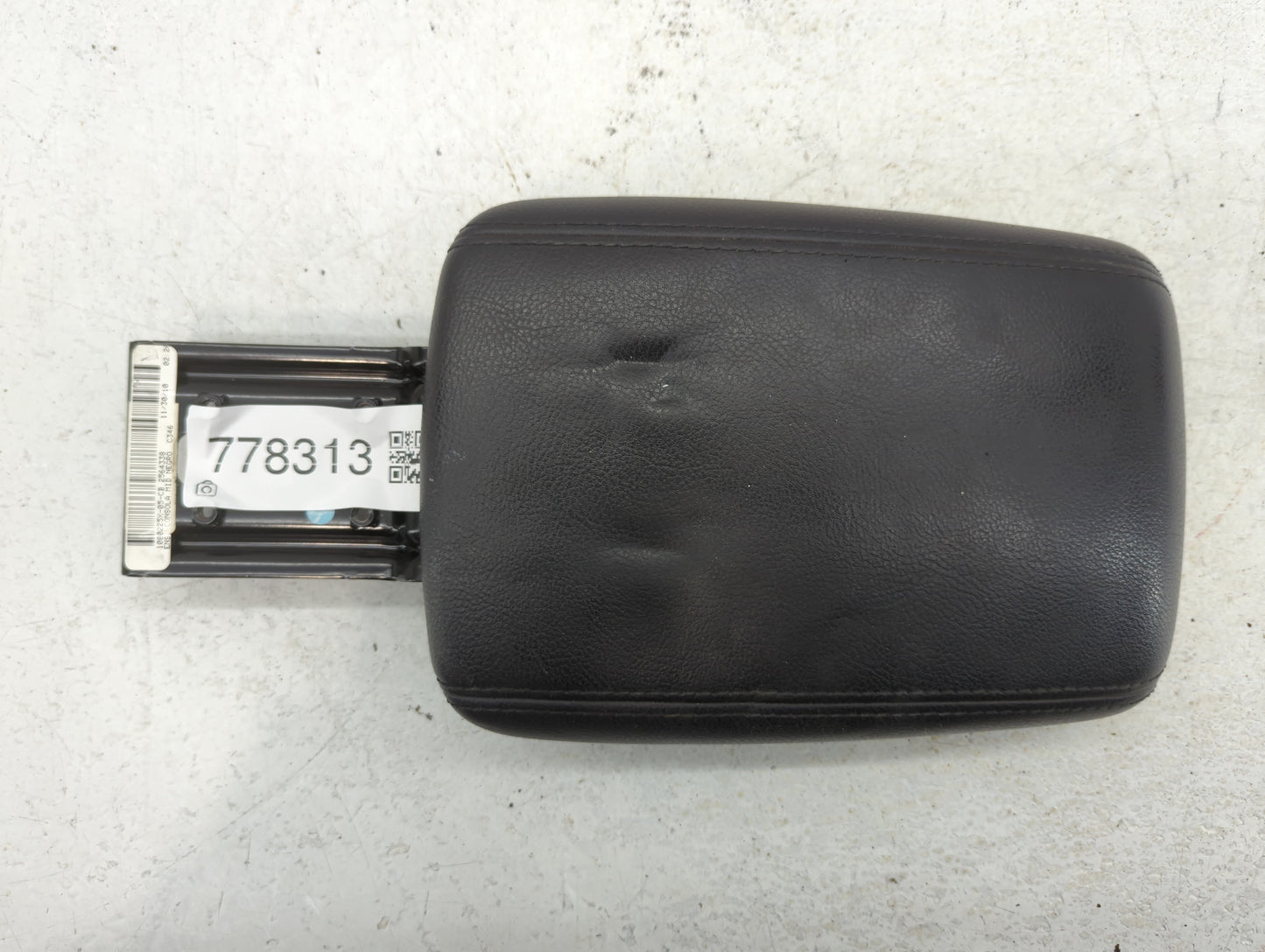 2012 Ford Focnrs Center Console Armrest Cover Lid P/N:1080225X-05-CB 2564338 Fits OEM Used Auto Parts - Oemusedautoparts1.com