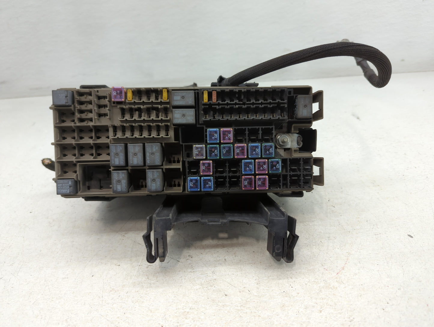 2013-2016 Ford Taurus Fusebox Fuse Box Panel Relay Module Fits Fits 2013 2014 2015 2016 OEM Used Auto Parts - Oemusedautoparts1.com