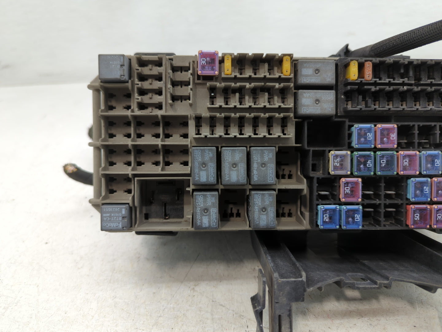 2013-2016 Ford Taurus Fusebox Fuse Box Panel Relay Module Fits Fits 2013 2014 2015 2016 OEM Used Auto Parts - Oemusedautoparts1.com