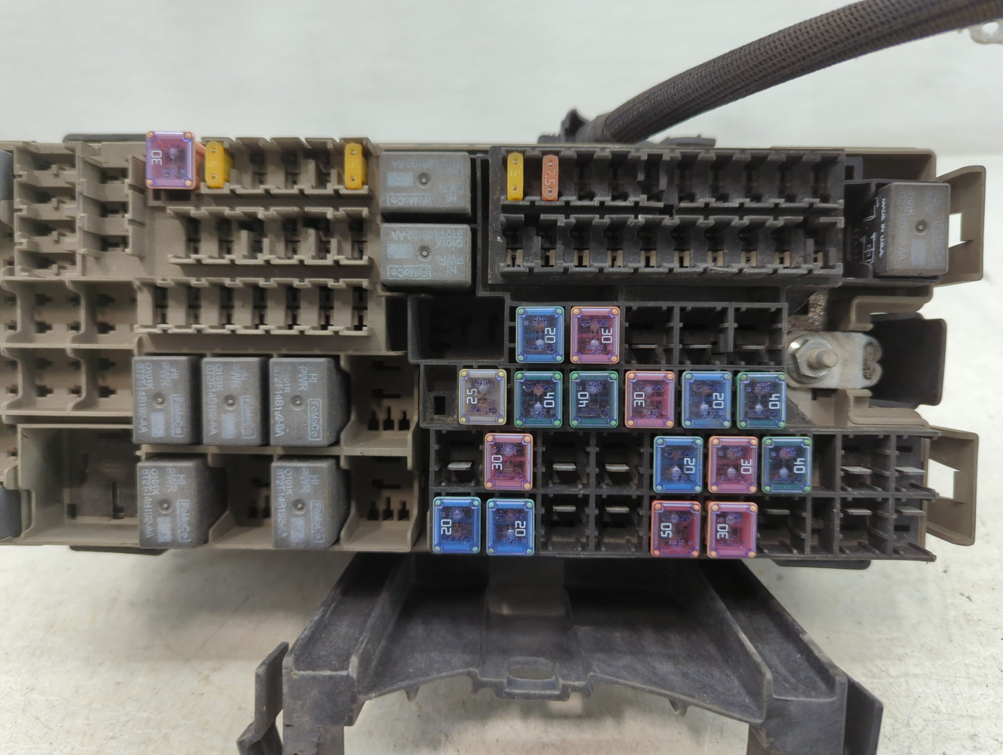 2013-2016 Ford Taurus Fusebox Fuse Box Panel Relay Module Fits Fits 2013 2014 2015 2016 OEM Used Auto Parts - Oemusedautoparts1.com