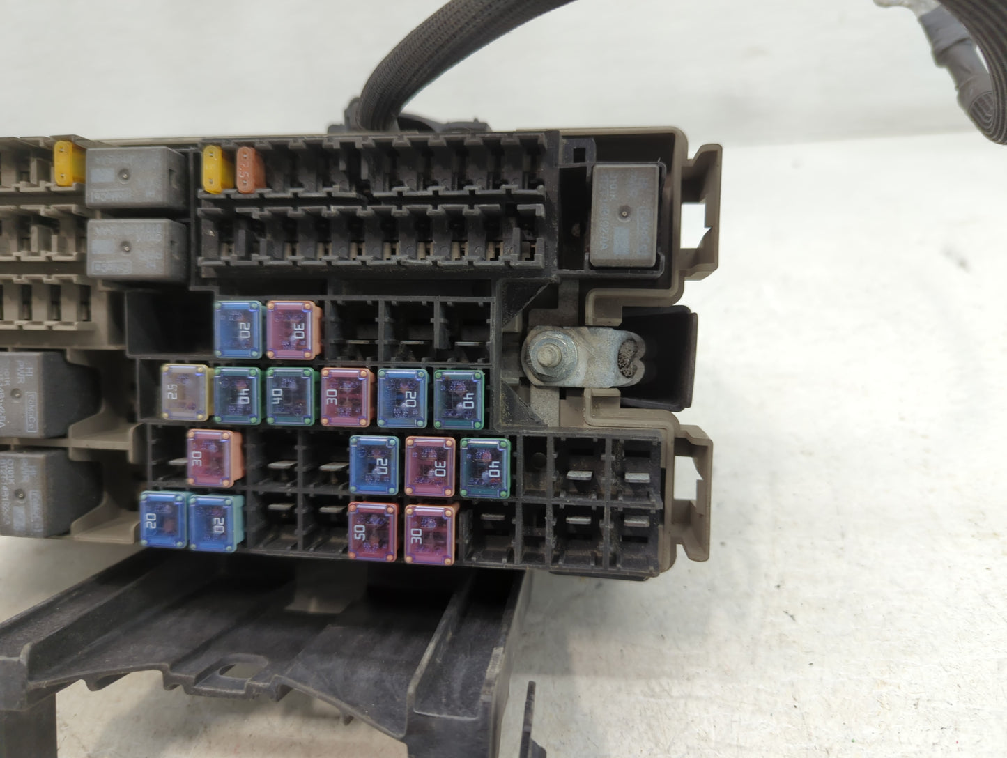 2013-2016 Ford Taurus Fusebox Fuse Box Panel Relay Module Fits Fits 2013 2014 2015 2016 OEM Used Auto Parts - Oemusedautoparts1.com