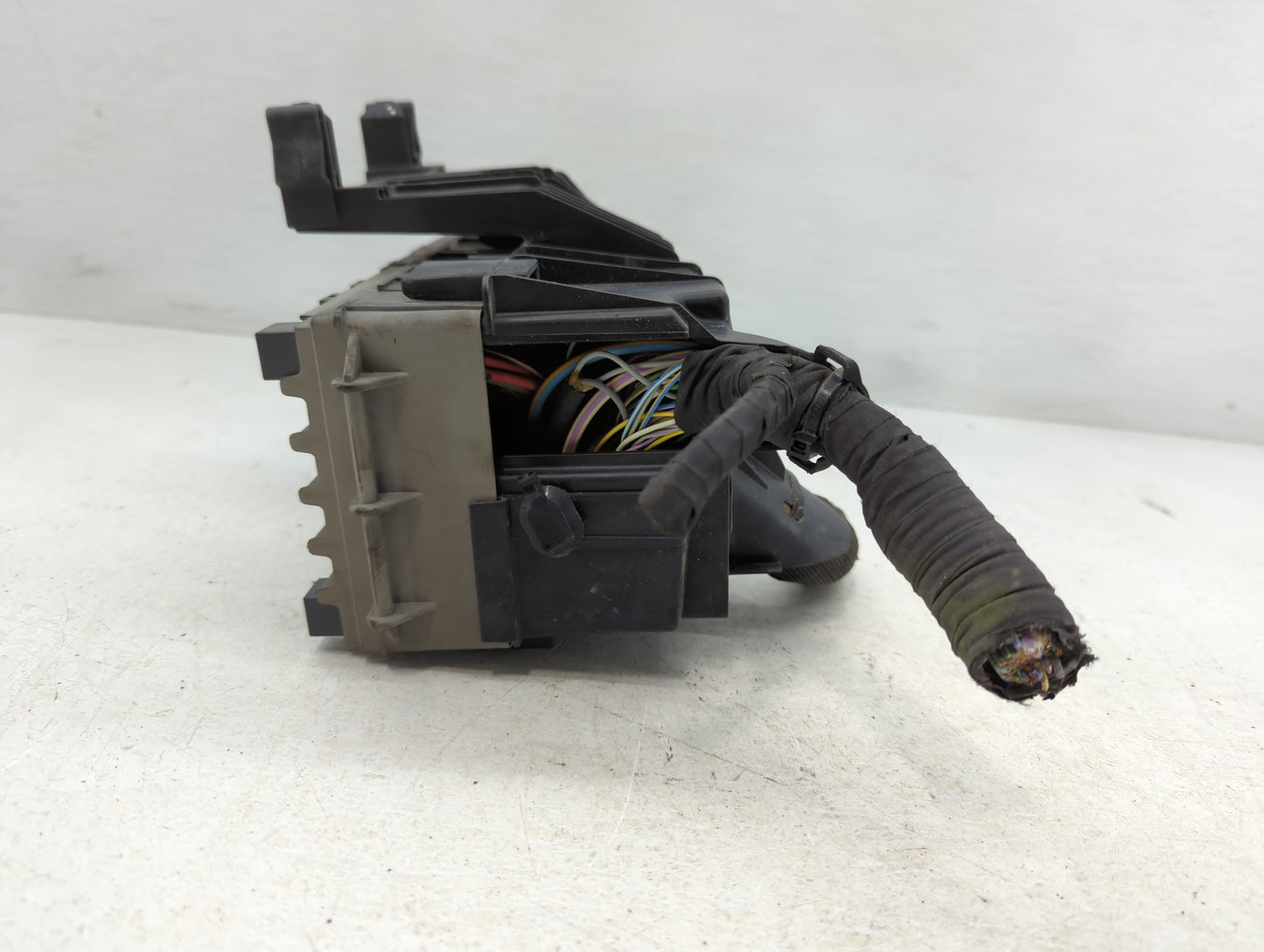 2013-2016 Ford Taurus Fusebox Fuse Box Panel Relay Module Fits Fits 2013 2014 2015 2016 OEM Used Auto Parts - Oemusedautoparts1.com