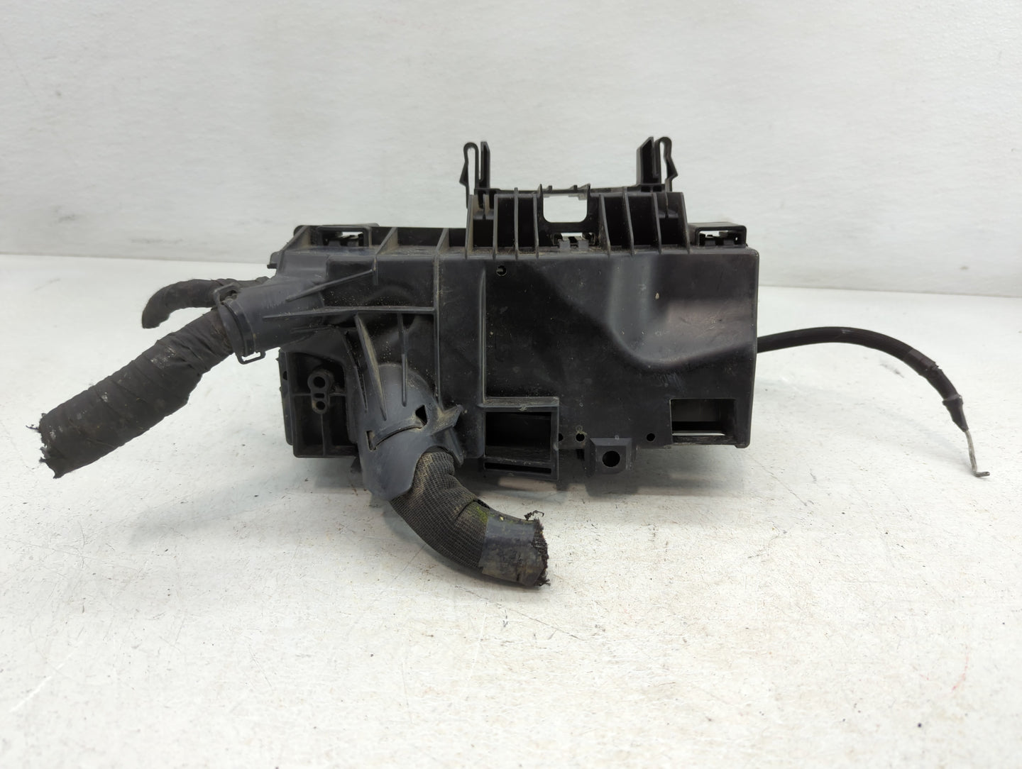 2013-2016 Ford Taurus Fusebox Fuse Box Panel Relay Module Fits Fits 2013 2014 2015 2016 OEM Used Auto Parts - Oemusedautoparts1.com