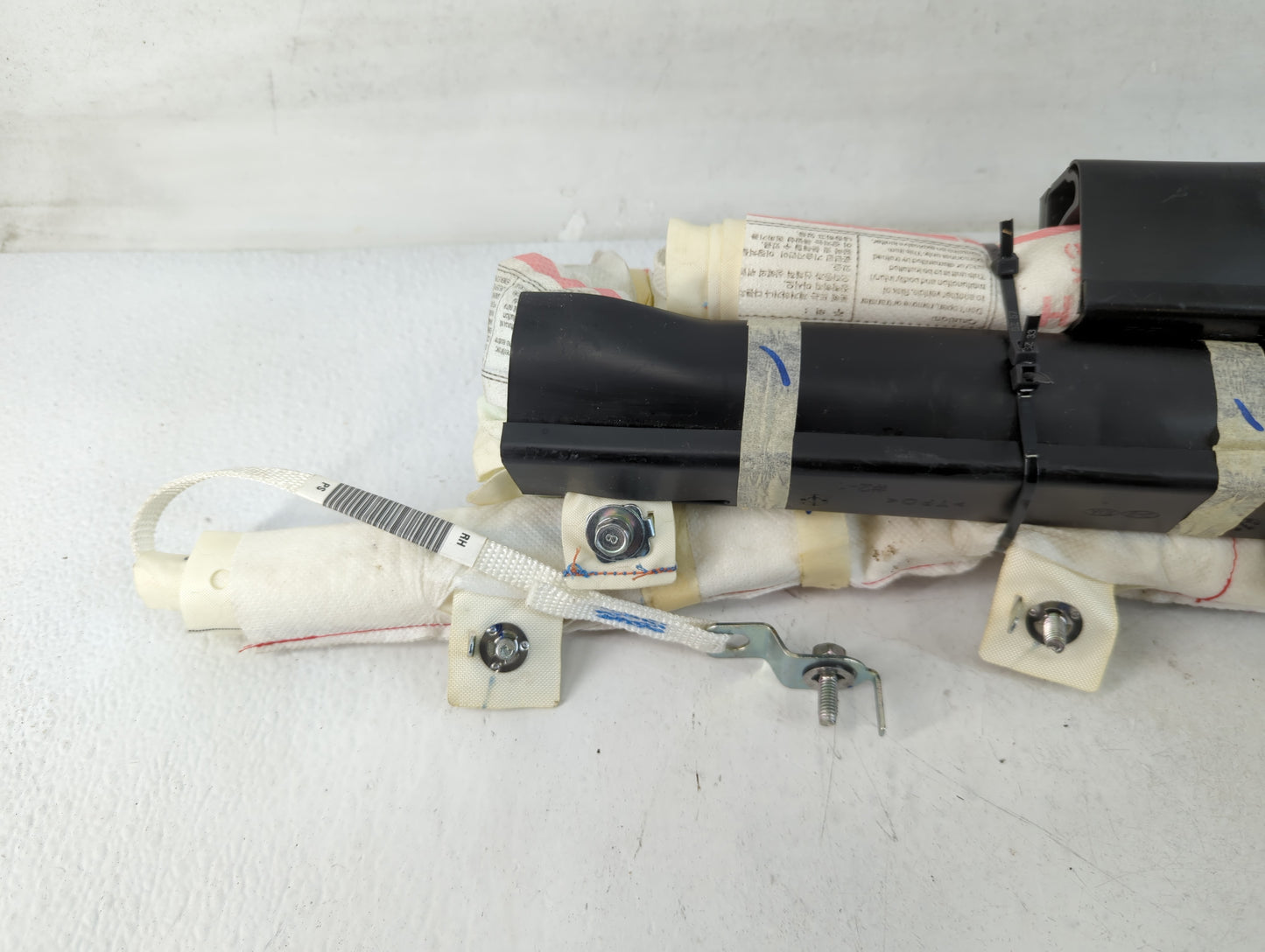 2014-2019 Kia Soul Air Bag Passenger Right Dashboard OEM P/N:BA07920 Fits Fits 2014 2015 2016 2017 2018 2019 OEM Used Auto Parts - Oemusedautoparts1.com