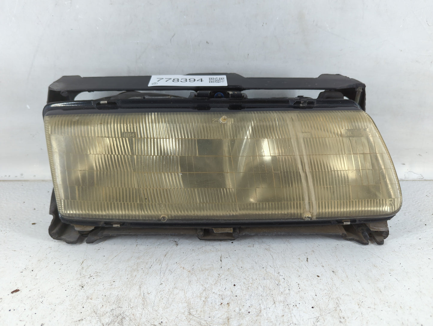 1992 Pontiac Grand Prix Passenger Right Oem Head Light Headlight Lamp - Oemusedautoparts1.com