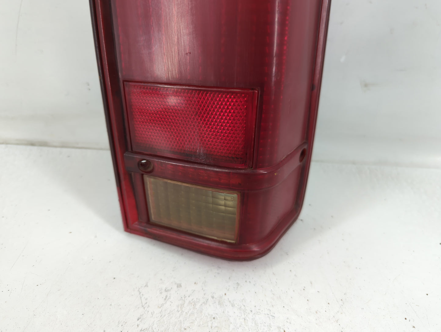 1990 Ford Bronco Tail Light Assembly Passenger Right OEM P/N:SAE-2AIP2RST-82TK Fits OEM Used Auto Parts - Oemusedautoparts1.com