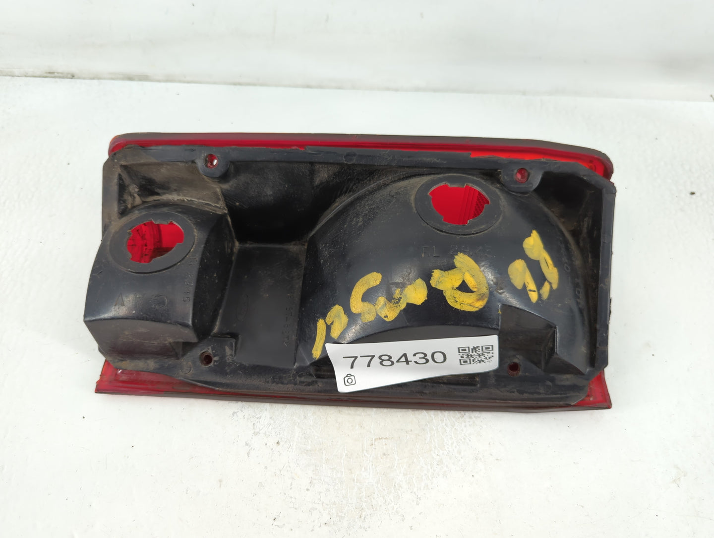 1990 Ford Bronco Tail Light Assembly Passenger Right OEM P/N:SAE-2AIP2RST-82TK Fits OEM Used Auto Parts - Oemusedautoparts1.com