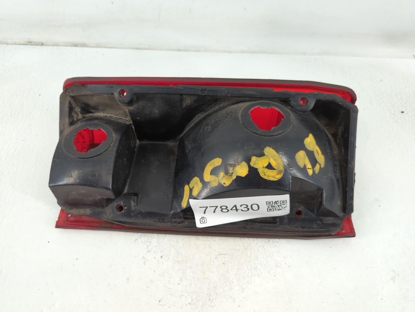 1990 Ford Bronco Tail Light Assembly Passenger Right OEM P/N:SAE-2AIP2RST-82TK Fits OEM Used Auto Parts - Oemusedautoparts1.com