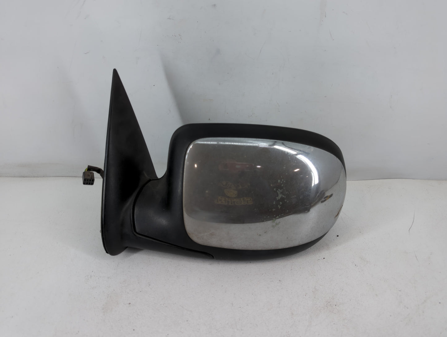 2000-2002 Chevrolet Suburban 1500 Side Mirror Replacement Driver Left View Door Mirror P/N:82-07300-004 Fits Fits 2000 2001 2002 OEM Used Auto Parts - Oemusedautoparts1.com