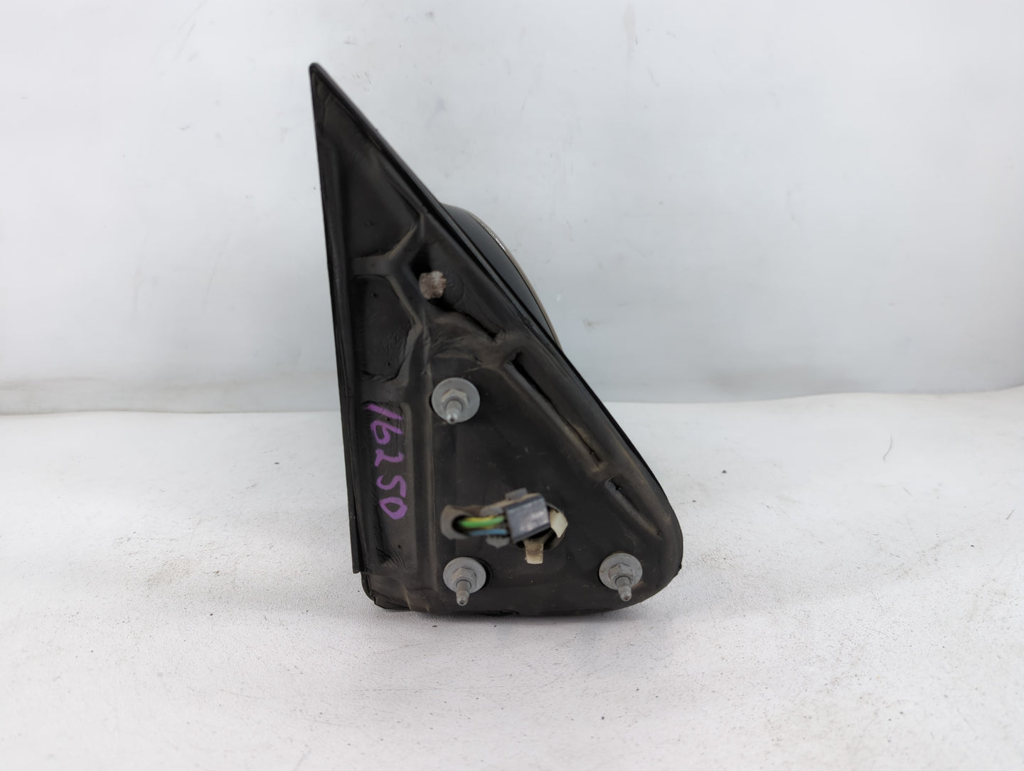 2000-2002 Chevrolet Suburban 1500 Side Mirror Replacement Driver Left View Door Mirror P/N:82-07300-004 Fits Fits 2000 2001 2002 OEM Used Auto Parts - Oemusedautoparts1.com