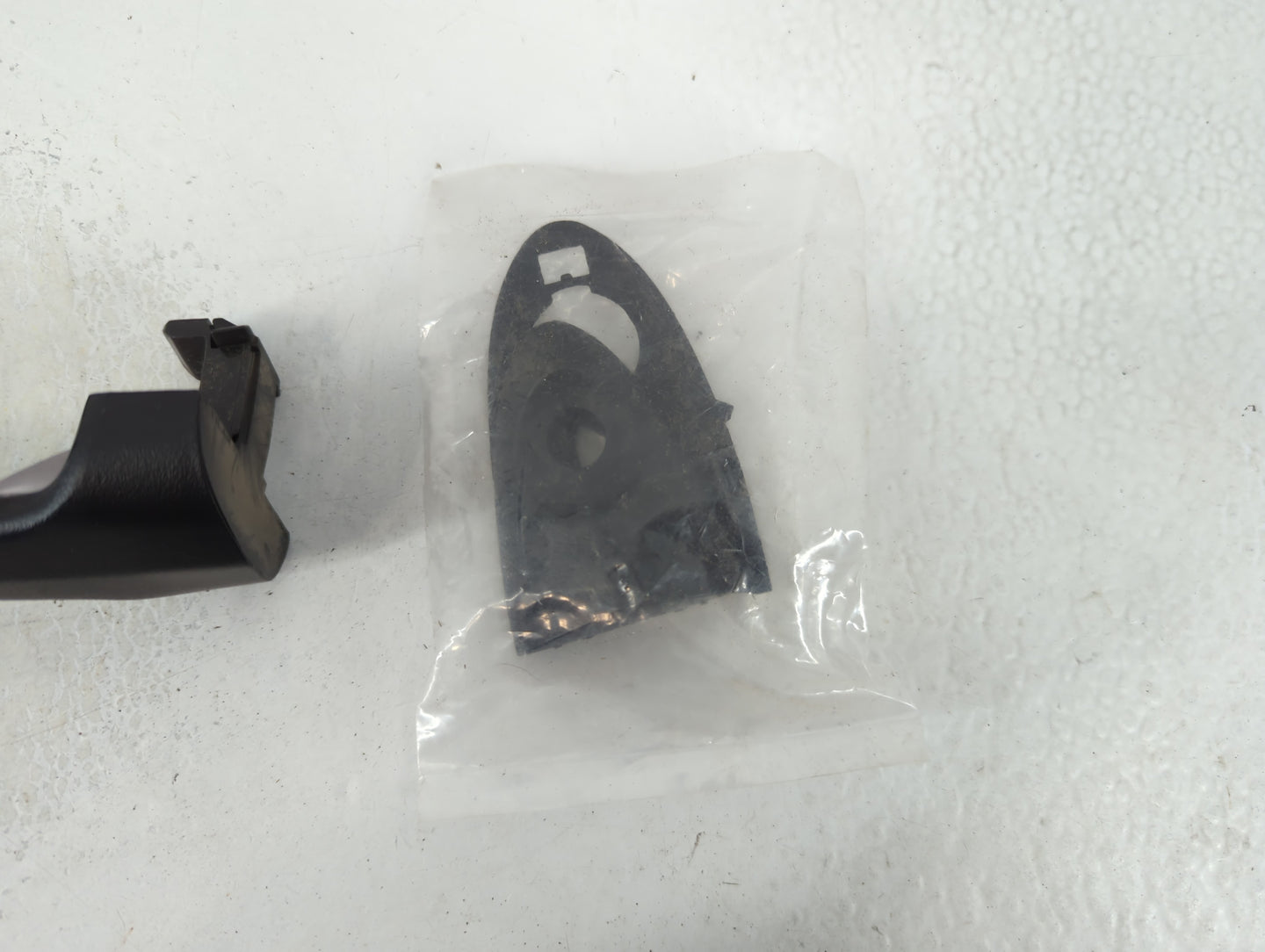2007 Ford Focus Drivers Side Inside Front Door Handle Oem - Oemusedautoparts1.com