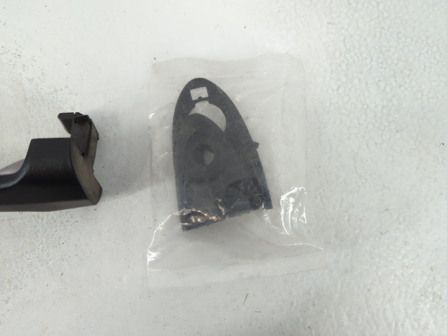 2007 Ford Focus Drivers Side Inside Front Door Handle Oem - Oemusedautoparts1.com