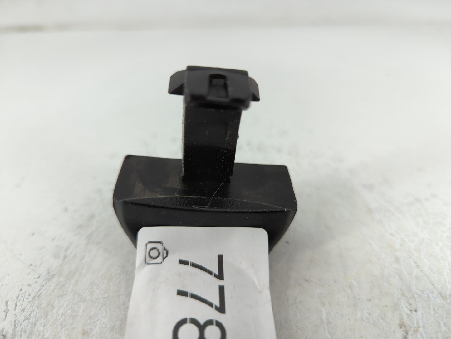 2007 Ford Focus Drivers Side Inside Front Door Handle Oem - Oemusedautoparts1.com