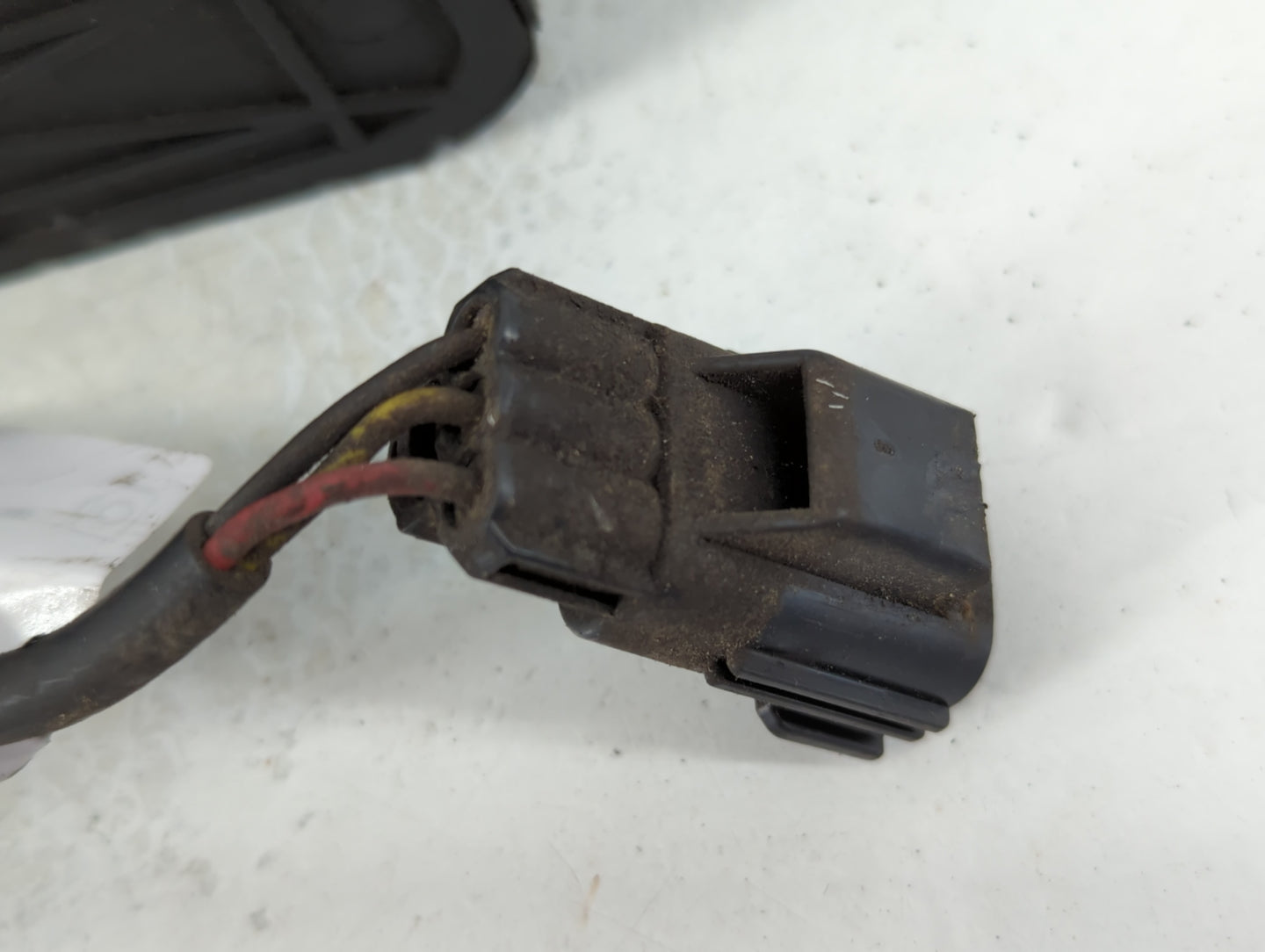 2001-2007 Volvo V70 Front Windshield Wiper Motor P/N:8620960 Fits Fits 1999 2000 2001 2002 2003 2004 2005 2006 2007 2008 2009 OEM Used Auto Parts - Oemusedautoparts1.com
