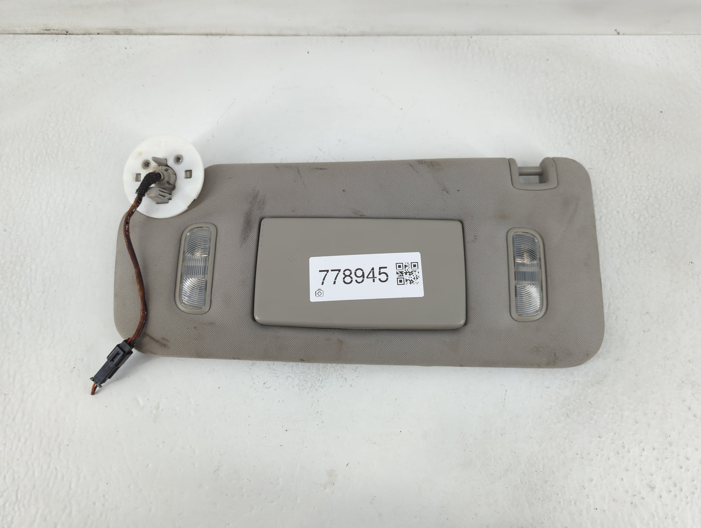 2010-2017 Chevrolet Equinox Sun Visor Shade Replacement Passenger Right Mirror Fits Fits 2010 2011 2012 2013 2014 2015 2016 2017 OEM Used Auto Parts