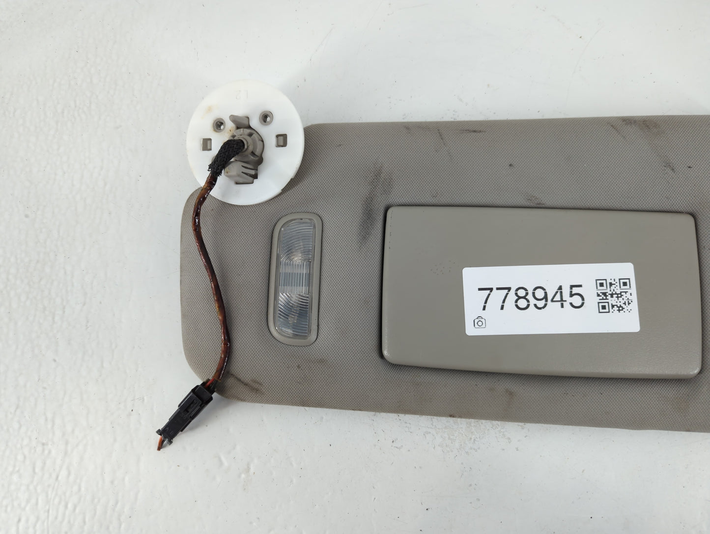 2010-2017 Chevrolet Equinox Sun Visor Shade Replacement Passenger Right Mirror Fits Fits 2010 2011 2012 2013 2014 2015 2016 2017 OEM Used Auto Parts