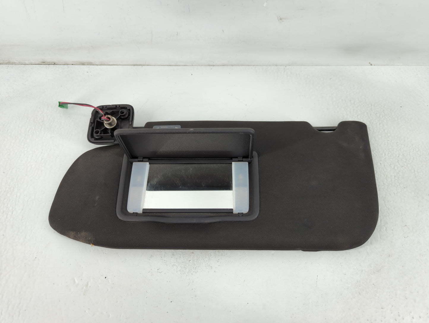 2013-2019 Ford Taurus Sun Visor Shade Replacement Driver Left Mirror Fits Fits 2013 2014 2015 2016 2017 2018 2019 OEM Used Auto Parts - Oemusedautoparts1.com