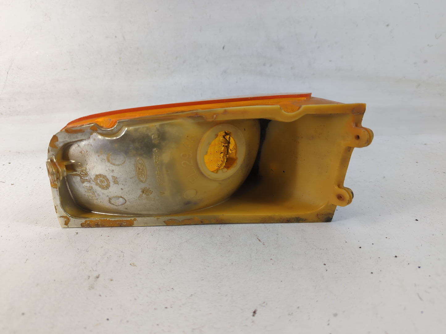 1989 Ford Bronco Tail Light Assembly Passenger Right OEM P/N:E59B-13215 AD SAE2AIP2RST-87 Fits OEM Used Auto Parts - Oemusedautoparts1.com