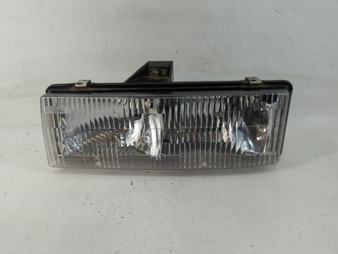 1995-2005 Chevrolet Astro Passenger Right Oem Head Light Headlight Lamp - Oemusedautoparts1.com