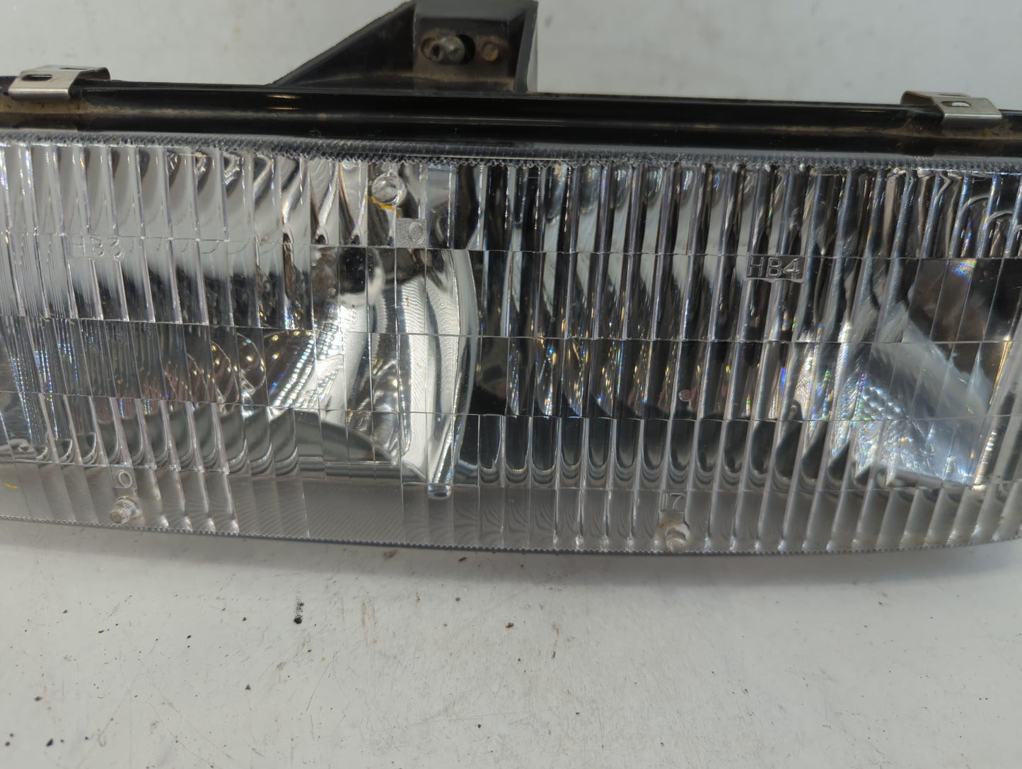 1995-2005 Chevrolet Astro Passenger Right Oem Head Light Headlight Lamp - Oemusedautoparts1.com