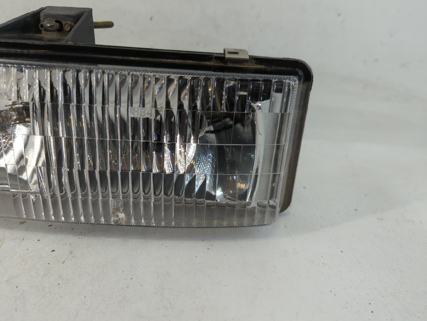 1995-2005 Chevrolet Astro Passenger Right Oem Head Light Headlight Lamp - Oemusedautoparts1.com