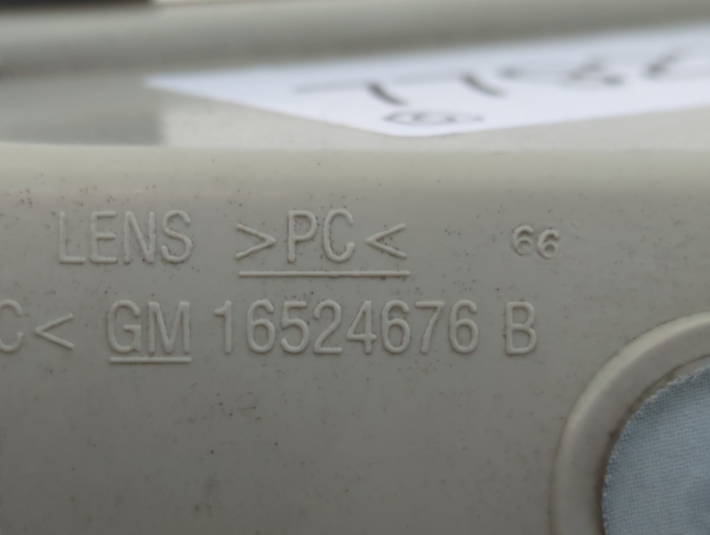 1999-2004 Gmc Sierra 2500 Passenger Right Oem Head Light Headlight Lamp - Oemusedautoparts1.com