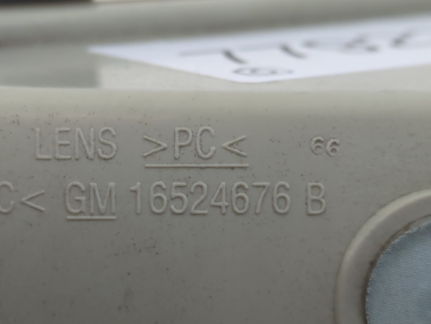 1999-2004 Gmc Sierra 2500 Passenger Right Oem Head Light Headlight Lamp - Oemusedautoparts1.com