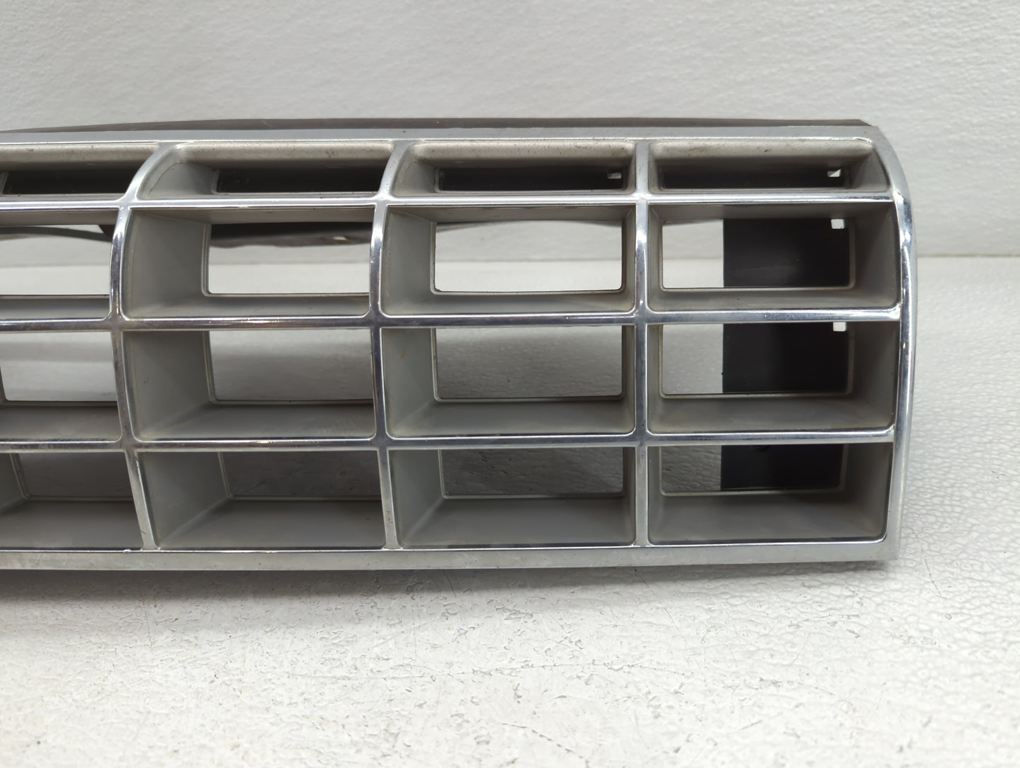 2008-2009 Ford Mustang Front Grille Bumper Not Included - Oemusedautoparts1.com